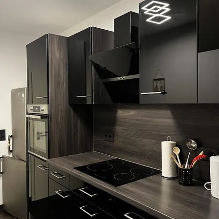 Moderne 3-zimmer-wohnung 6 Gaeste U-bahn Zur Messe Parkplatz Apartman *
