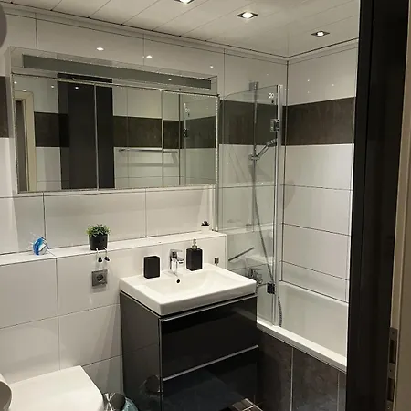 Moderne 3-zimmer-wohnung 6 Gaeste U-bahn Zur Messe Parkplatz *