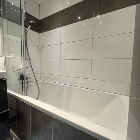Moderne 3-zimmer-wohnung 6 Gaeste U-bahn Zur Messe Parkplatz * Fuerth